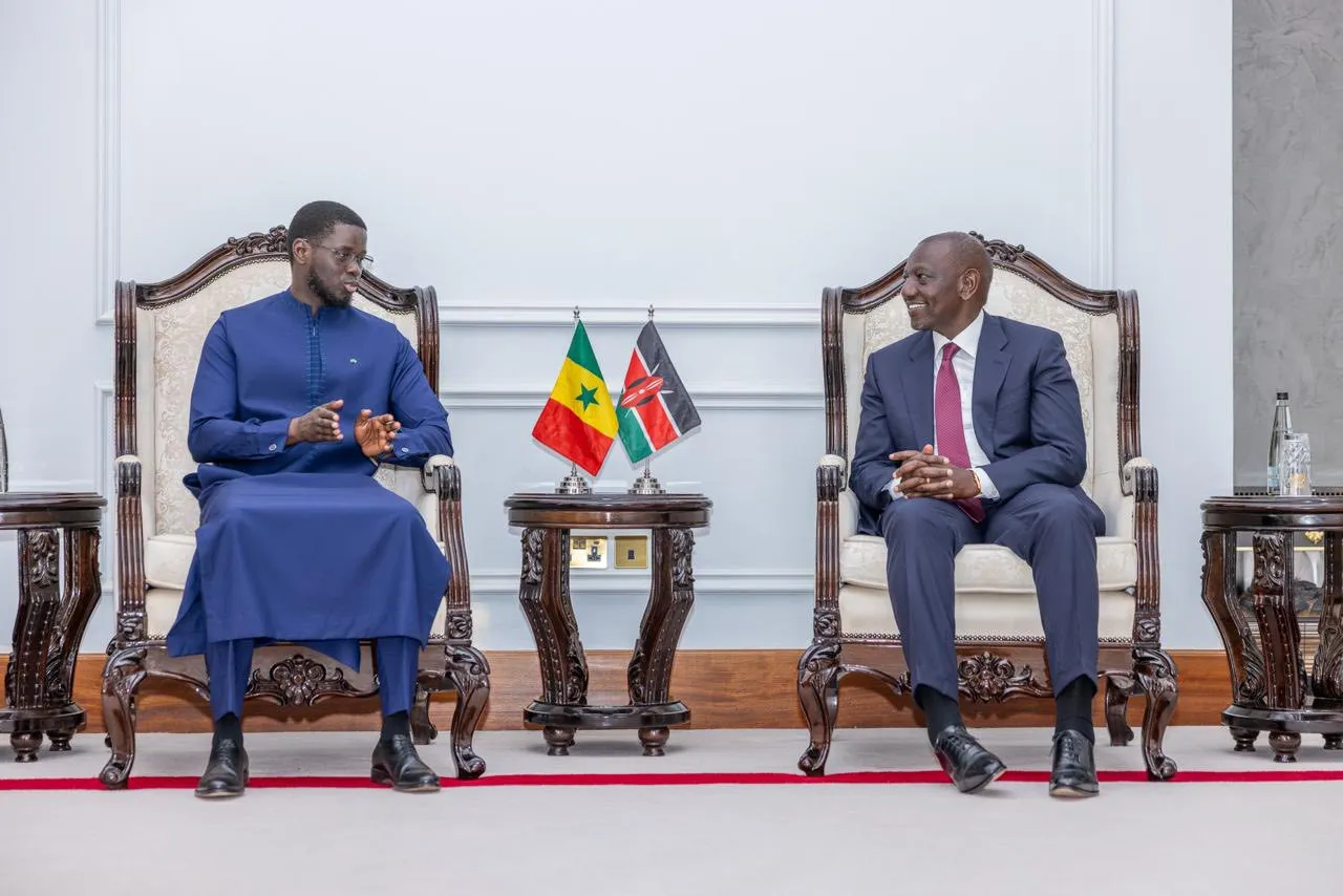Senegal president (L), Bassirou Diomaye Faye and Kenya's President William Ruto (R).